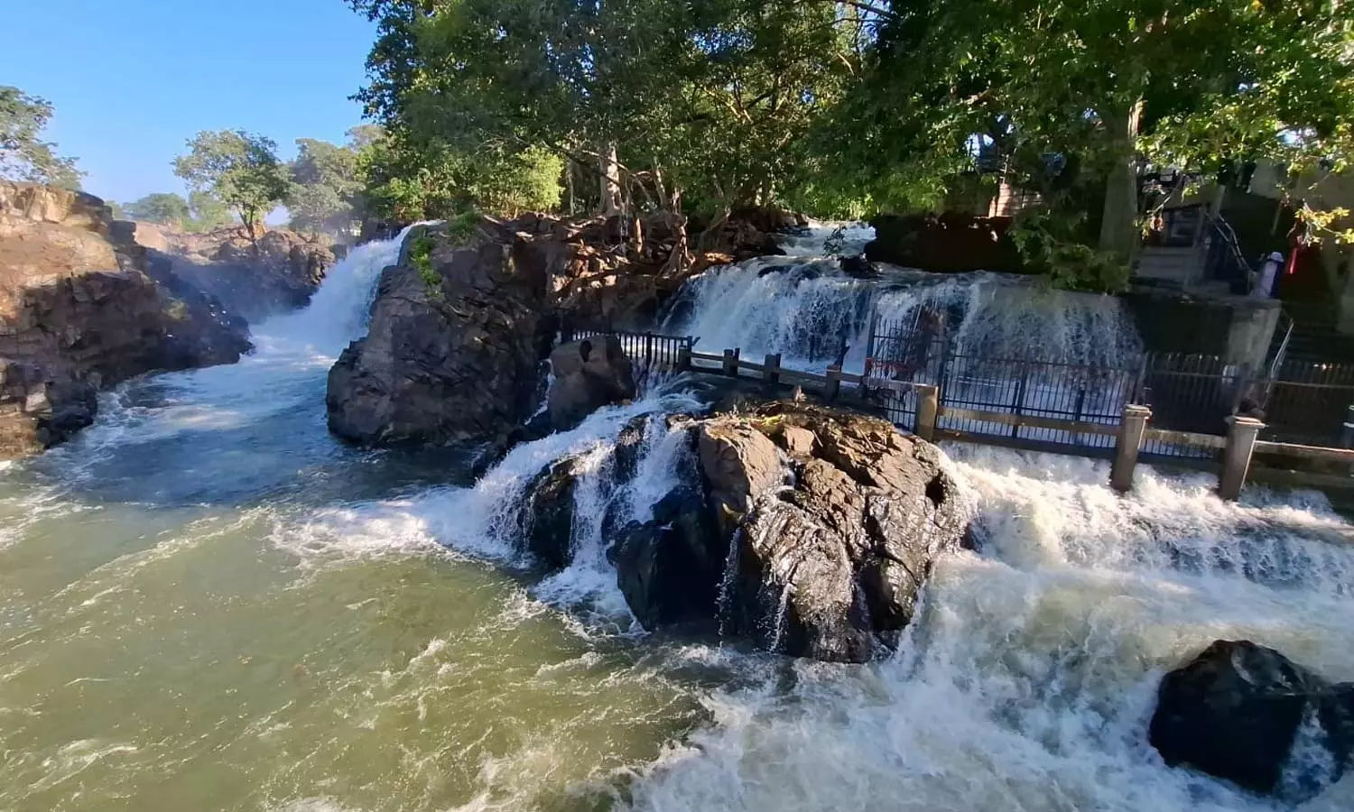 ஒகேனக்கல்லுக்கு நீர்வரத்து 6 ஆயிரம் கனஅடியாக சரிவு