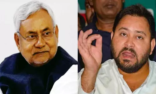 காந்தி பெயரை எடுத்துக்கொண்டாலும், கோட்சேவை இதயத்தில் வைத்திருக்கிறார்: நிதிஷ் குமாரை சாடிய தேஜஸ்வி