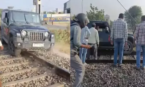 வீடியோ: குடிபோதையில் ரெயில் தண்டவாளத்தில் கார் ஓட்டி ரீல்ஸ் எடுத்த நபர் கைது