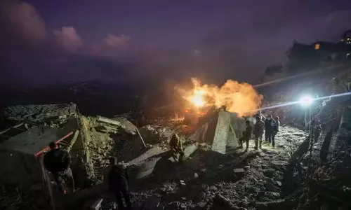 இஸ்ரேல் வான்தாக்குதல்: காசா முனையில் 46 பேரும், லெபனானில் 33 பேரும் பலி