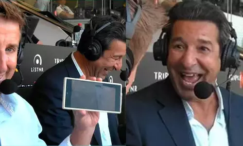 பூனைக்கு முடிவெட்ட ரூ.55 ஆயிரம்.. வாசிம் அக்ரமின் சுவாரஸ்ய தகவல்- வைரலாகும் வீடியோ