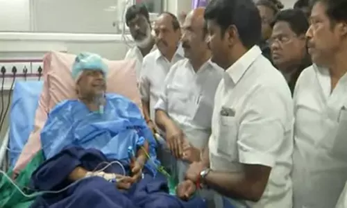 மருத்துவரை நேரில் சந்தித்து நலம் விசாரித்த அதிமுக முன்னாள் அமைச்சர்கள்