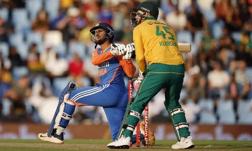 ஒரே ஆண்டில் அதிக முறை 200 ரன்கள்: சாதனை படைத்த இந்திய அணி