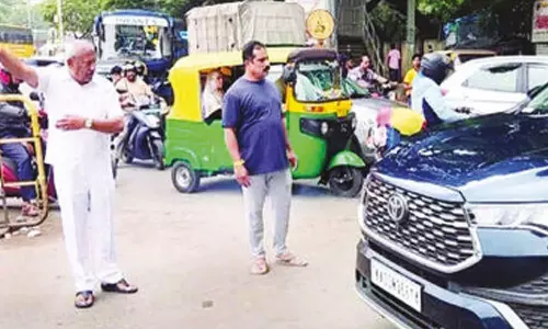 போக்குவரத்து நெரிசலை சரி செய்த பா.ஜ.க. எம்.எல்.ஏ