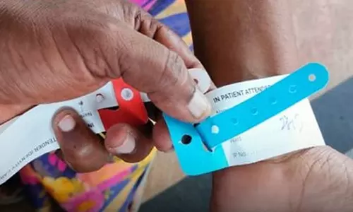 அரசு ஆஸ்பத்திரிகளில் நோயாளிகள் உடன் இருப்பவர்களுக்கு டேக் கட்டும் நடைமுறை அமலாகிறது