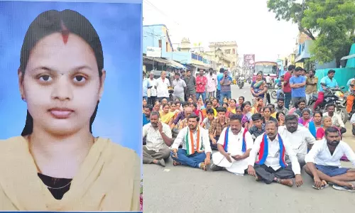 ஆம்பூரில் குழந்தை பெற்ற பெண் உயிரிழப்பு- அரசு ஆஸ்பத்திரி நிர்வாகத்தை கண்டித்து உறவினர்கள் மறியல்