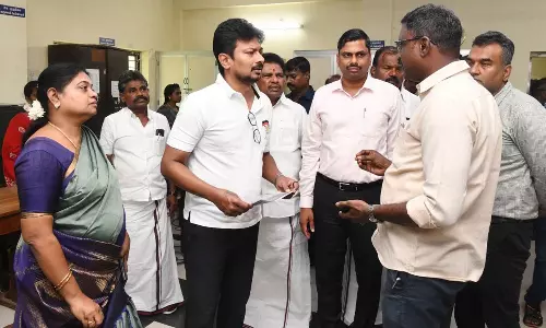 தாசில்தார் அலுவலகத்தில் துணை முதலமைச்சர் திடீர் ஆய்வு