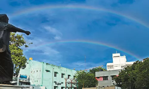 வானில் ஓர் அதிசயம்: கண்களுக்கு விருந்து படைத்த இரட்டை வானவில்