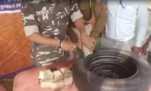 ஜார்க்கண்ட் தேர்தல் - டயருக்குள் பதுக்கி கடத்தப்பட்ட ரூ.50 லட்சம் பறிமுதல்