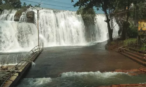 குமரி மாவட்டம் முழுவதும்  கொட்டி தீர்த்த கனமழை