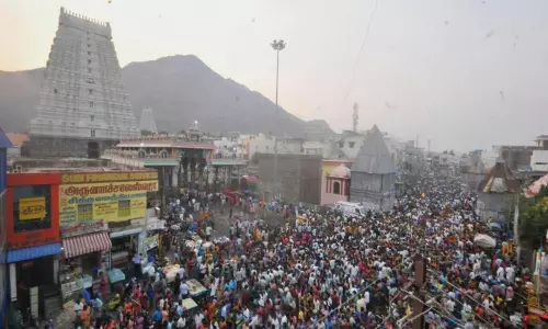 ஐப்பசி பவுர்ணமி: குவிந்த பக்தர்கள் - திக்குமுக்காடும் திருவண்ணாமலை