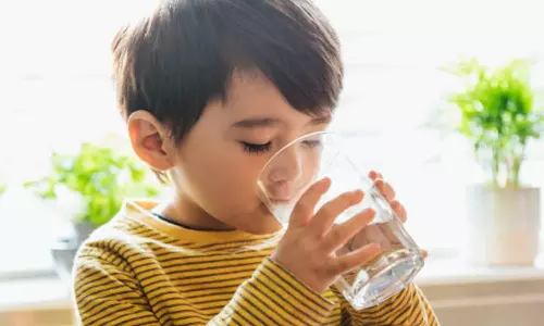 குழந்தைகள் வெந்நீர் பருகுவதால் கிடைக்கும் பலன்கள்!