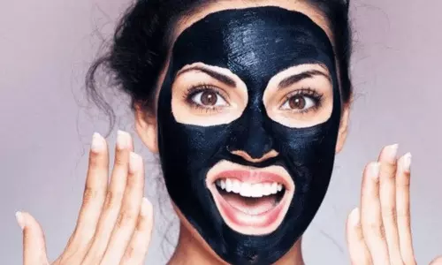 முக சுருக்கங்கள் நீங்கி இளமையான தோற்றமளிக்க உதவும் `சார்க்கோல் ஃபேஸ் மாஸ்க்