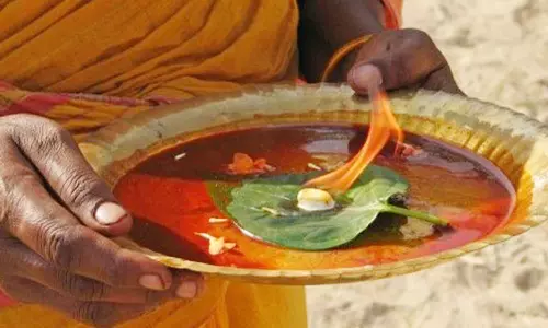 ஆரத்தி எடுப்பது ஏன்?