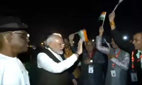 நைஜீரியா சென்றடைந்த பிரதமர் மோடி: இந்திய வம்சாவளியினர் உற்சாக வரவேற்பு