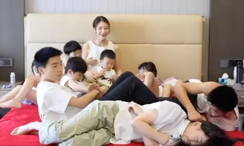 9 குழந்தைகளை பெற்ற சீன பெண்ணின் விபரீத ஆசை