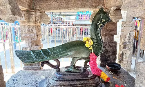 சிறந்த வடிவமைப்புள்ள மரகத மயில் மற்றும் மரகத கணபதி