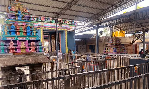 வேறு எங்கும் இல்லாத மிகப்பெரிய மரகத லிங்கம்