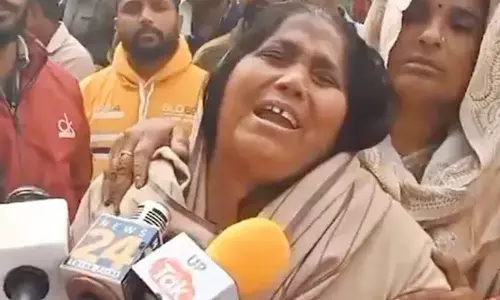 அகிலேஷே் கட்சிக்கு வாக்களிக்கமாட்டேன் என்று கூறிய இளம்பெண் கற்பழித்து கொலை: பெற்றோர் பரபரப்பு புகார்