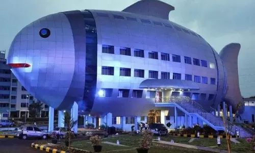 உலக வித்தியாசமான கட்டிடங்கள் பட்டியலில் ராட்சத மீன் கட்டிடம்