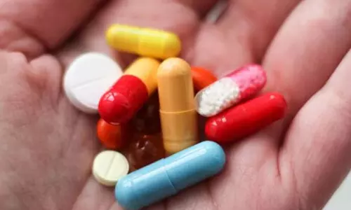 உடலில் சத்து ஏற்ற ஒரே நேரத்தில் 15 சத்து மாத்திரைகளை சாப்பிட்ட மாணவனுக்கு உடல்நிலை பாதிப்பு