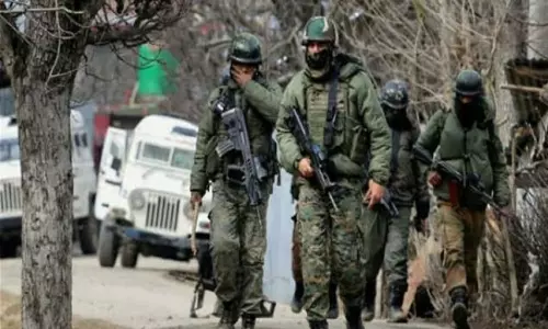 ஜம்மு காஷ்மீரில் கிராம வாசிகளை அடித்துத் துன்புறுத்திய  ராணுவத்தினர்..  பாய்ந்தது விசாரணை