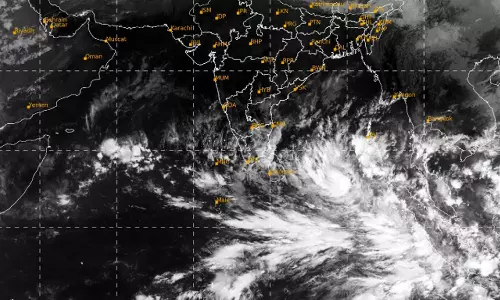 வங்கக்கடலில் காற்றழுத்த தாழ்வு பகுதி நாளை உருவாகிறது: தமிழகத்தில் 26-ந்தேதி முதல் மிக கன மழைக்கு வாய்ப்பு