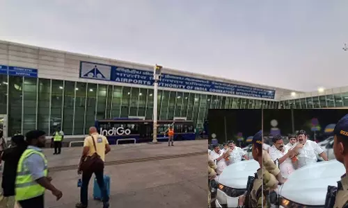 விமான நிலையத்தில் மோதல் சம்பவம்: காங்கிரஸ் நிர்வாகி மயூரா ஜெயக்குமார் உள்பட 3 பேர் மீது வழக்கு