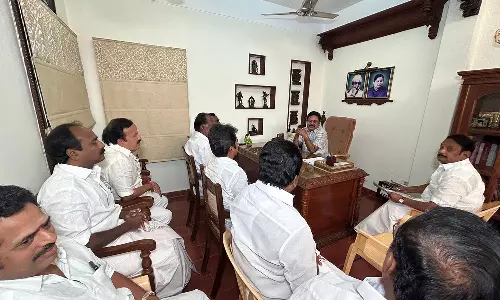 அ.ம.மு.க. நிர்வாகிகளுடன் டி.டி.வி. தினகரன் ஆலோசனை