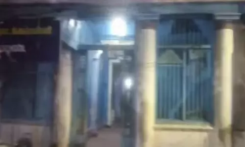 சென்னையில் சோகம்- பந்து எடுக்க முயன்று பள்ளத்தில் விழுந்து சிறுமி உயிரிழப்பு