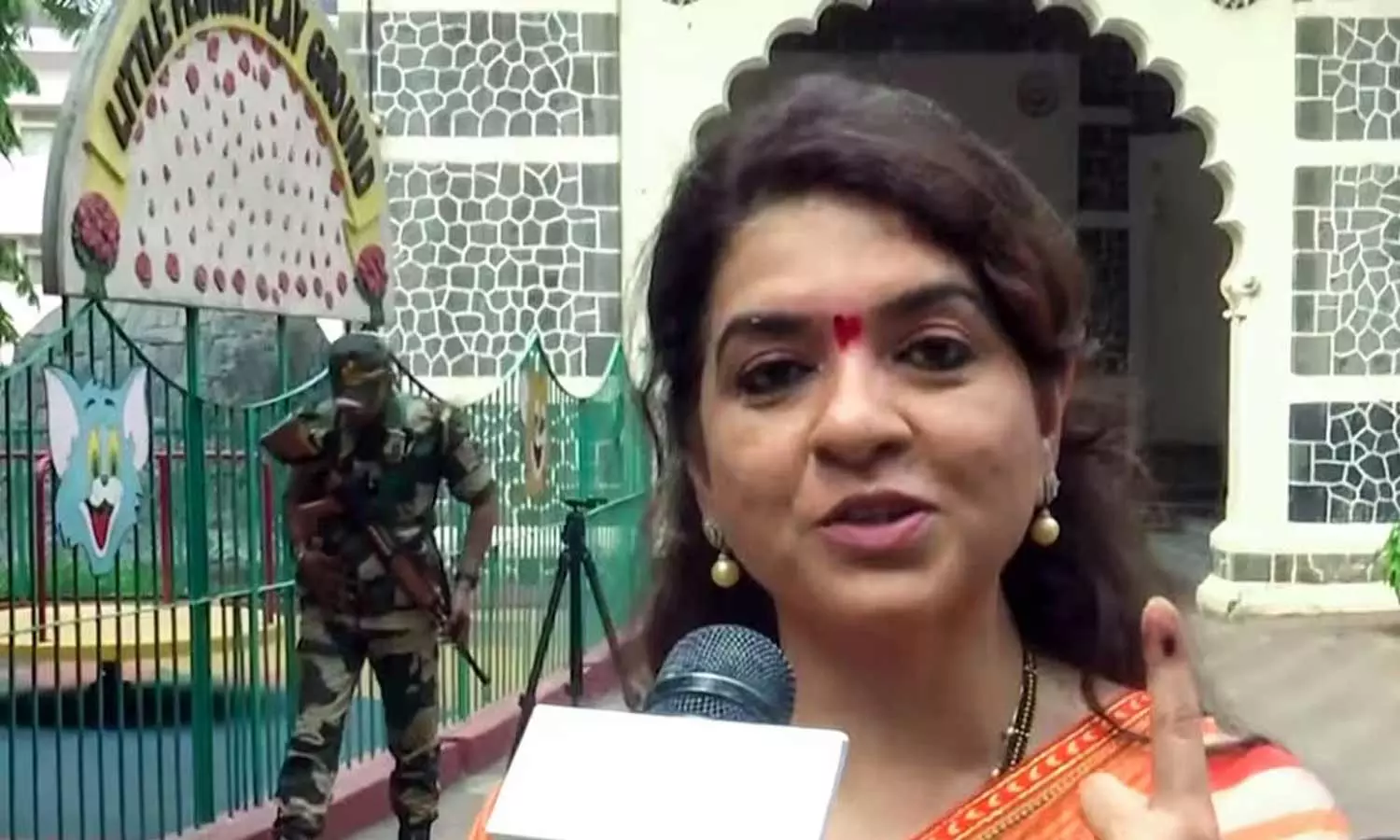 மகாராஷ்டிரா மும்பாதேவி தொகுதியில் சிவசேனா... ... வயநாடு இடைத்தேர்தல்- 4 லட்சம் வாக்கு வித்தியாசத்தில் பிரியங்கா காந்தி வெற்றி: லைவ் அப்டேட்ஸ்