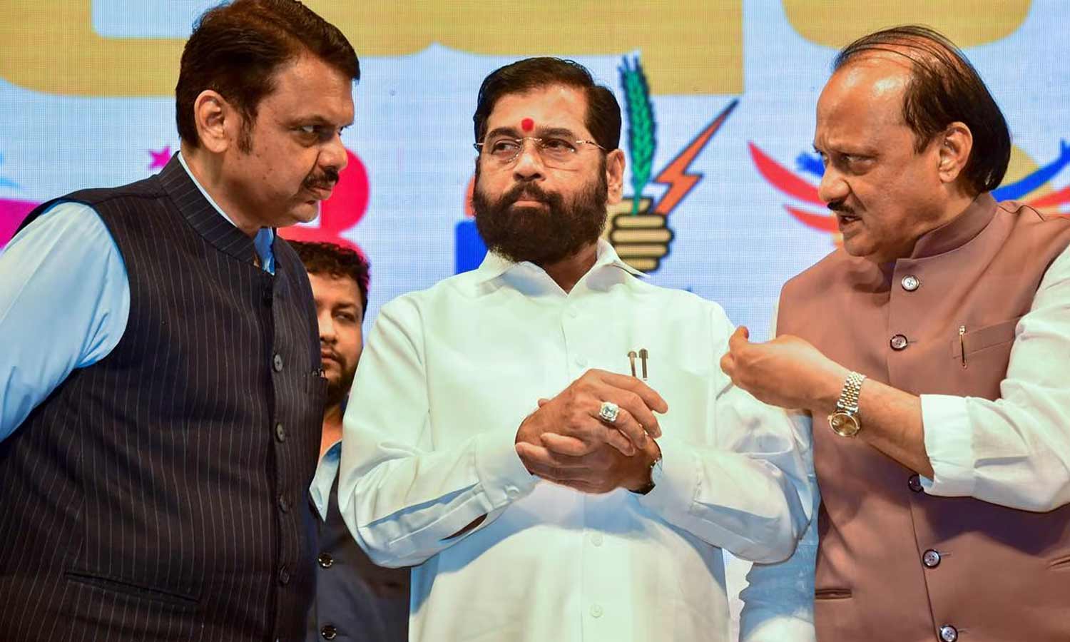 மகாராஷ்டிராவில் முதல்வர் ரேஸ் தொடங்கியுள்ளது.... ... வயநாடு இடைத்தேர்தல்- 4 லட்சம் வாக்கு வித்தியாசத்தில் பிரியங்கா காந்தி வெற்றி: லைவ் அப்டேட்ஸ் மகாராஷ்டிராவில் முதல்வர் ரேஸ் தொடங்கியுள்ளது.... ... வயநாடு இடைத்தேர்தல்- 4 லட்சம் வாக்கு வித்தியாசத்தில் பிரியங்கா காந்தி வெற்றி: லைவ் அப்டேட்ஸ்