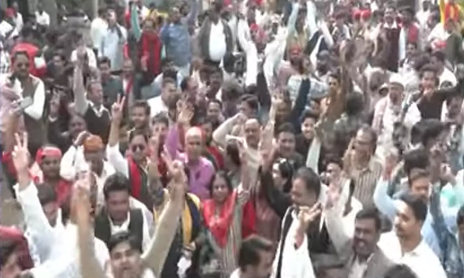 உத்தரபிரதேச மாநிலத்தில் 9 தொகுதிகளுக்கு நடைபெற்ற... ... வயநாடு இடைத்தேர்தல்- 4 லட்சம் வாக்கு வித்தியாசத்தில் பிரியங்கா காந்தி வெற்றி: லைவ் அப்டேட்ஸ்