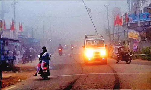 தருமபுரி, கிருஷ்ணகிரியில் கடும் பனிப்பொழிவு: வாகன ஓட்டிகள், பொதுமக்கள் கடும் அவதி