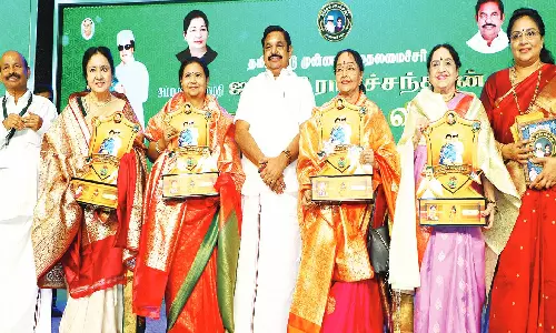 ஜானகி எம்.ஜி.ஆர். நூற்றாண்டு விழா: புகைப்பட கண்காட்சியை தொடங்கி வைத்த எடப்பாடி பழனிசாமி