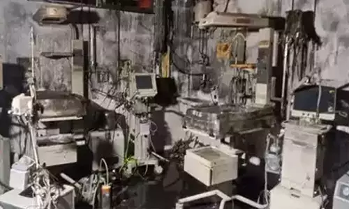 உ.பி அரசு மருத்துவமனை தீ விபத்து- குழந்தைகளின் இறப்பு எண்ணிக்கை 17ஆக உயர்வு