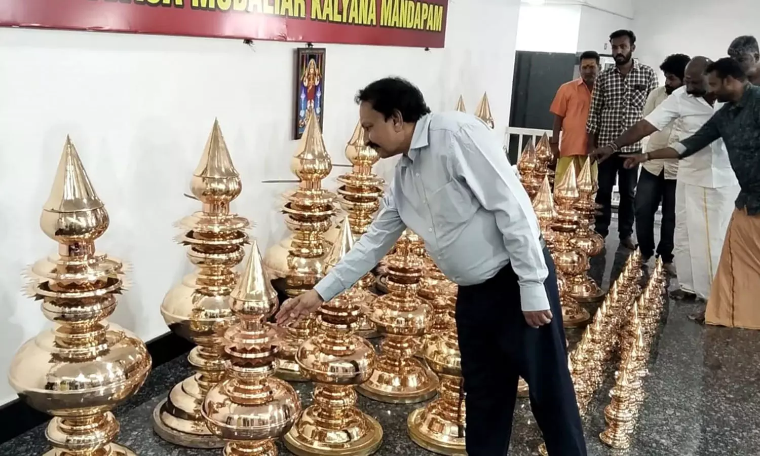 ஆனைமலை மாசாணி அம்மன் கோவிலுக்கு மதுரையில் இருந்து 52 கலசங்கள் வரவழைப்பு