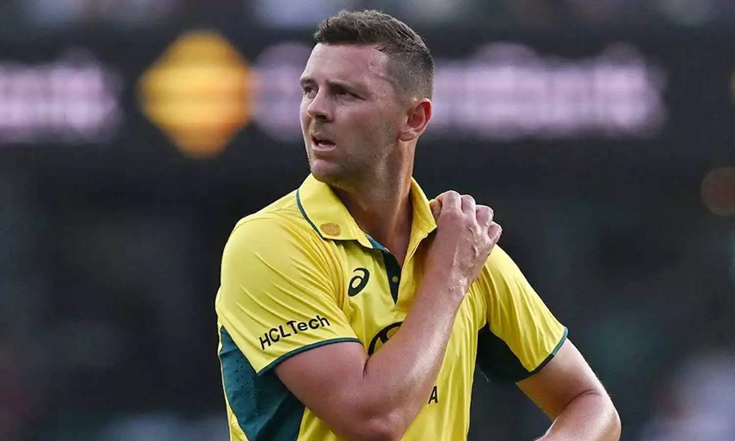 ஹேசில்வுட்டை ரூ.12.50 கோடிக்கு ஏலம் எடுத்தது... ... தமிழக வீரர் நடராஜனுக்கு ரூ. 10 கோடி.. டெல்லி அணியில் இணைகிறார் - லைவ் அப்டேட்ஸ்..