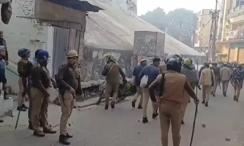 மசூதி ஆய்வால் மோதல்: உ.பி.யில் பதட்டமான பகுதியில் இன்டர்நெட் தடை