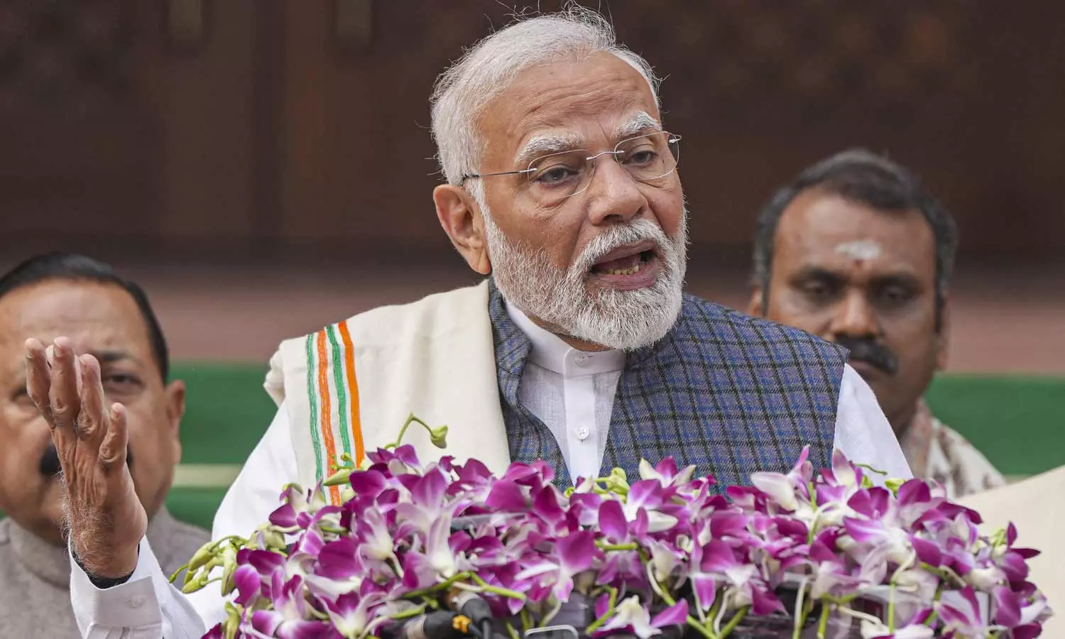 மக்களால் நிராகரிக்கப்பட்டவர்கள் பாராளுமன்றத்தை கட்டுப்படுத்த நினைக்கிறார்கள்: காங்கிரஸ் மீது பிரதமர் மோடி தாக்கு