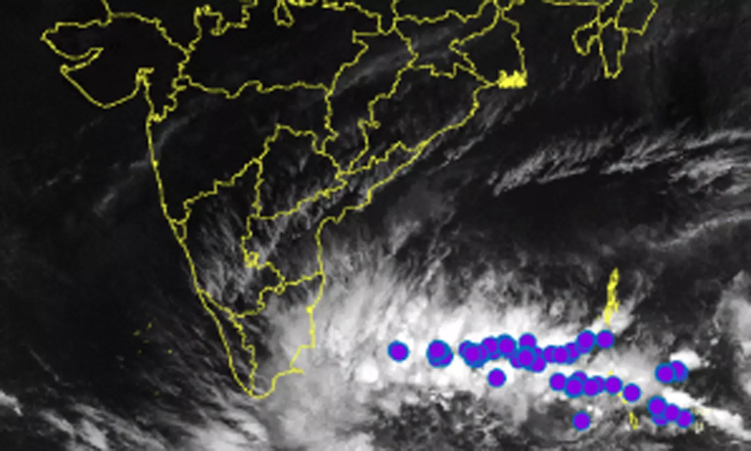 சென்னையில் இருந்து சுமார் 1050 கி.மீ. தொலைவில் தாழ்வு மண்டலம் சென்னையில் இருந்து சுமார் 1050 கி.மீ. தொலைவில் தாழ்வு மண்டலம்