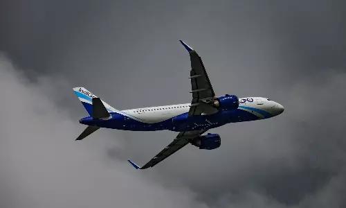 மதுரையில் தரையிறங்க முடியாமல் விமானம் வானில் வட்டமடித்ததால் பரபரப்பு