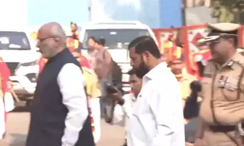 26/11 மும்பை தாக்குதலில் உயிரிழந்த தியாகிகள் நினைவிடத்தில் மகாராஷ்டிரா ஆளுநர், முதல்வர் அஞ்சலி