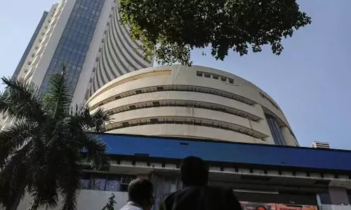 இன்று காலை ஏற்றத்துடன் தொடங்கி சரிவை சந்தித்த சென்செக்ஸ், நிஃப்டி