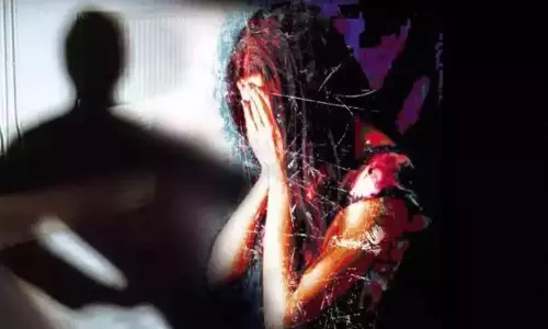 கோவிலுக்கு சென்ற சிறுமிக்கு நேர்ந்த கொடூரம்.. கூட்டு பலாத்காரம் செய்த  3 பேர்