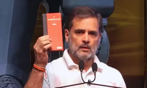 ஏழைகள் பற்றி பேசினால் மைக் அணைக்கப்படுகிறது - ராகுல் காந்தி அதிரடி பேச்சு