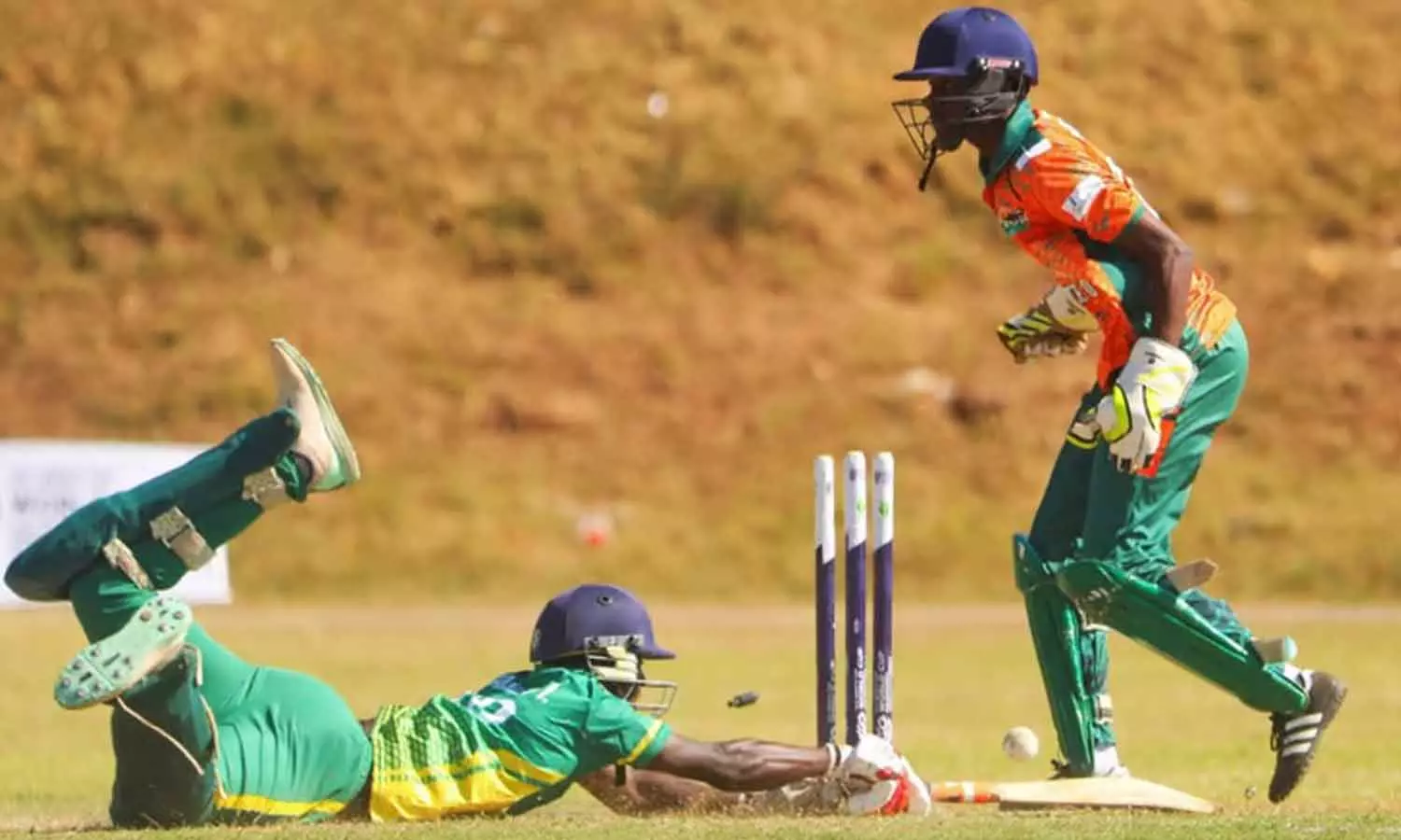 முடிச்சு விட்டீங்க போங்க.. சர்வதேச டி20 கிரிக்கெட்டில் 7 ரன்னில் சுருண்ட அணி