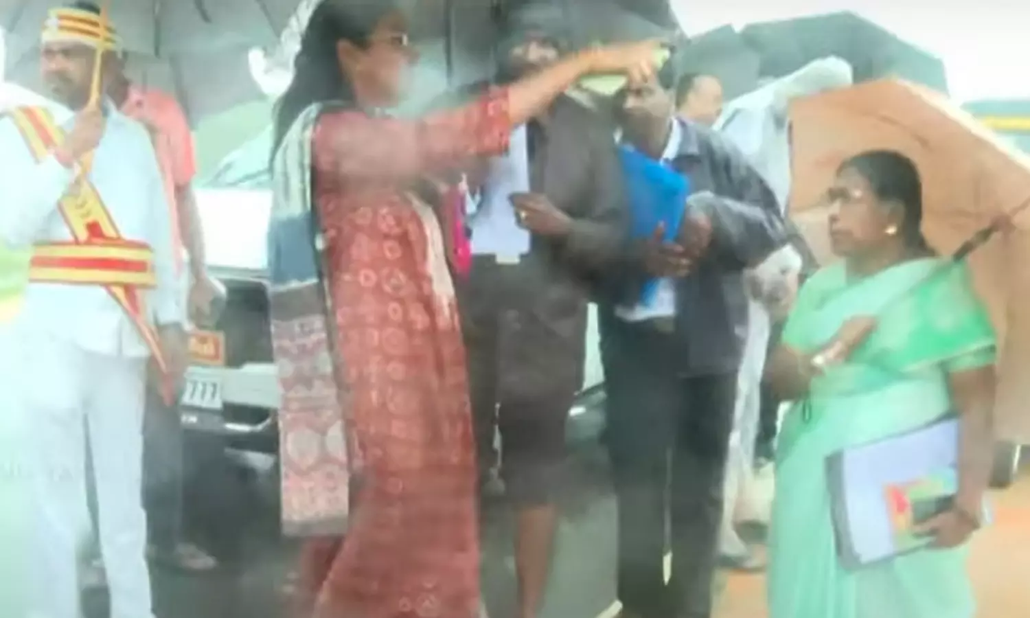 திருவாரூர் மாவட்டத்தில் விளைநிலங்களில் வெள்ளம்... ... தாமதமாகும் புயல் - மணிக்கு 3 கி.மீ. வேகத்தில் நகர்கிறது.. லைவ் அப்டேட்ஸ்