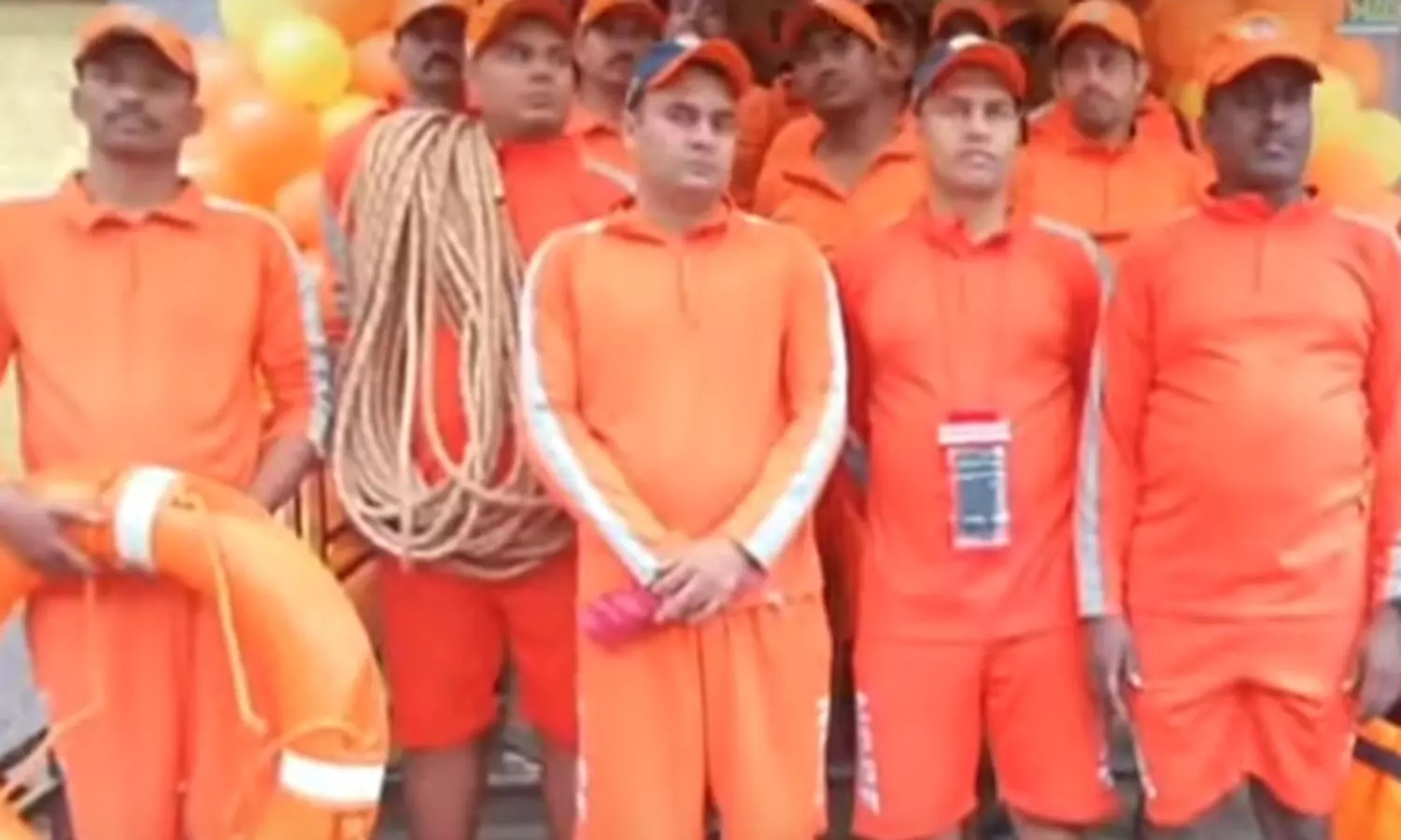 அரக்கோணத்தில் இருந்து 30 வீரர்கள் கொண்ட தேசிய... ... தாமதமாகும் புயல் - மணிக்கு 3 கி.மீ. வேகத்தில் நகர்கிறது.. லைவ் அப்டேட்ஸ்