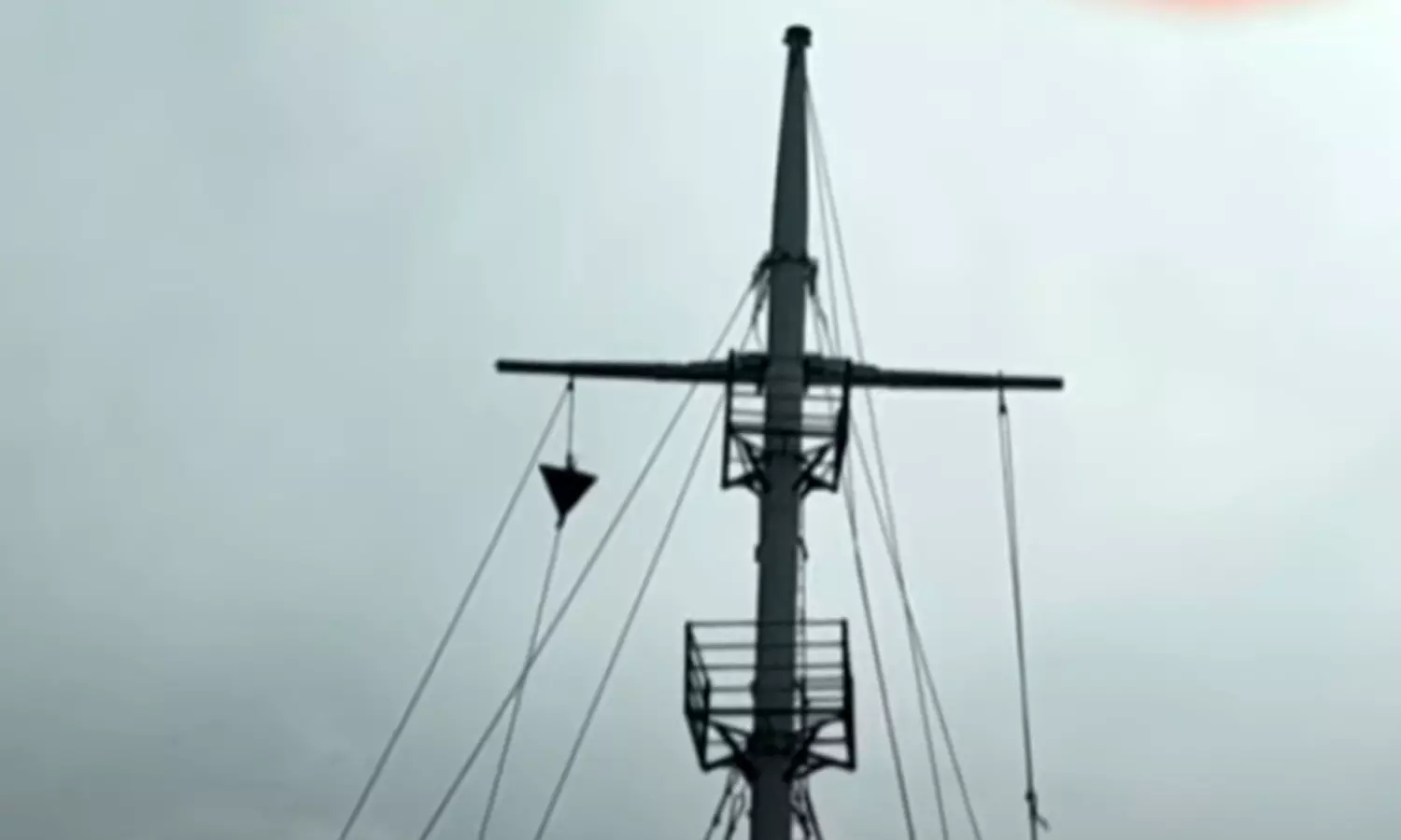 6 துறைமுகங்களில் 3-ம் எண் எச்சரிக்கை கூண்டு... ... தாமதமாகும் புயல் - மணிக்கு 3 கி.மீ. வேகத்தில் நகர்கிறது.. லைவ் அப்டேட்ஸ்